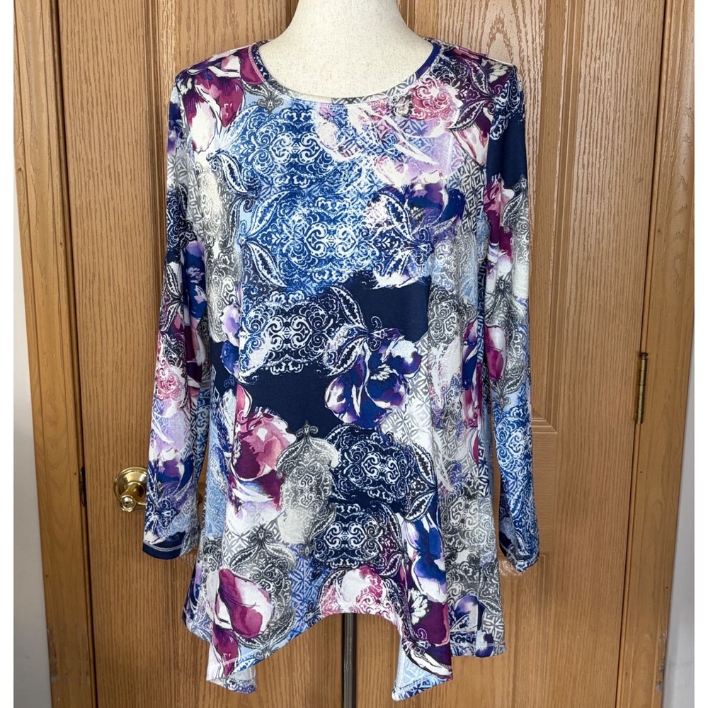 Chicos Zenergy Womens Blue Paisley Floral Sharkbite Hem Tunic Top Size 1 M 8/10